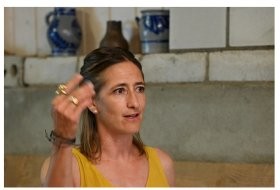 Stephanie Tschopp mit SP-Fahne / avec le drapeau du PS